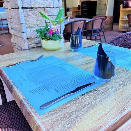 Les Ilots D'or אתר קמפינג 3*